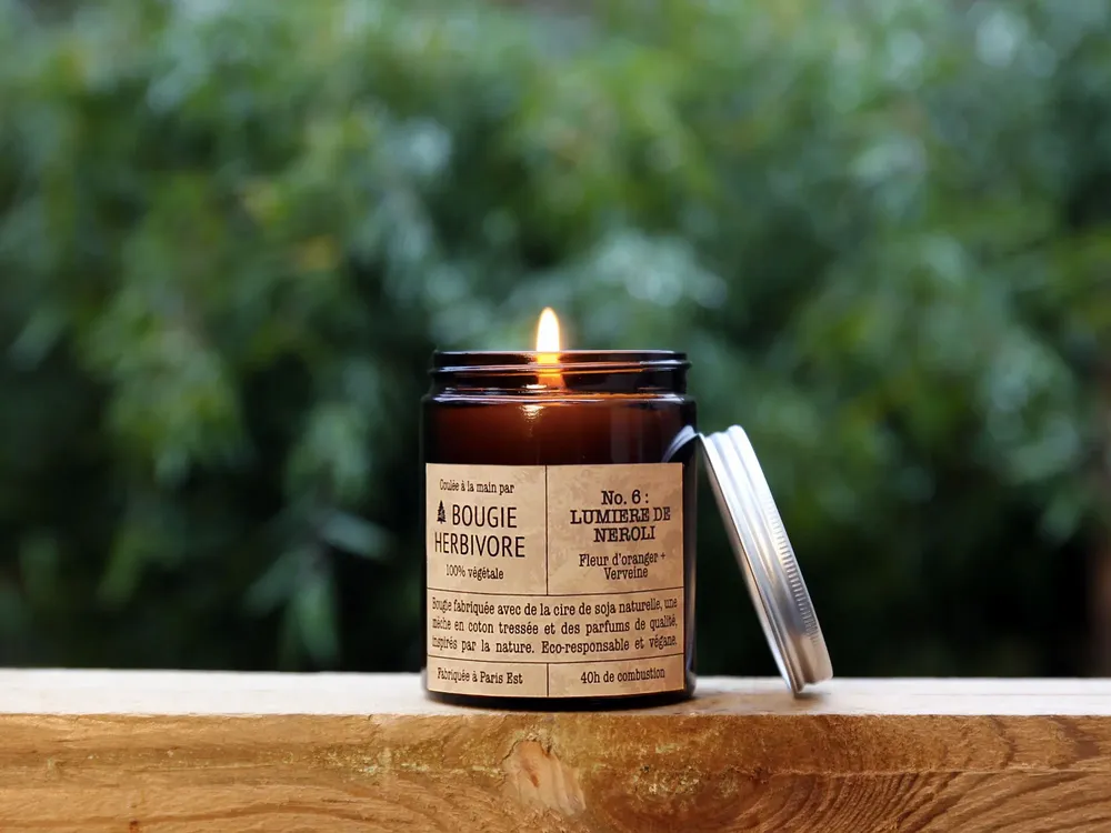 Objets de décoration - No. 6 : LUMIERE DE NEROLI - Fleur d'oranger + Verveine - Medium - LA BOUGIE HERBIVORE