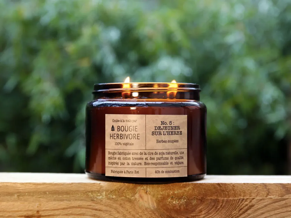 Objets de décoration - Bougie No. 5 : 400g - DEJEUNER SUR L'HERBE - Herbes coupées - LA BOUGIE HERBIVORE