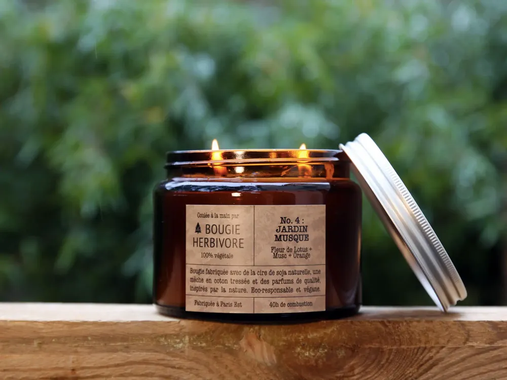 Objets de décoration - Bougie No. 4 : 400g - JARDIN MUSQUE - Fleur de Lotus + Musc + Orange - LA BOUGIE HERBIVORE