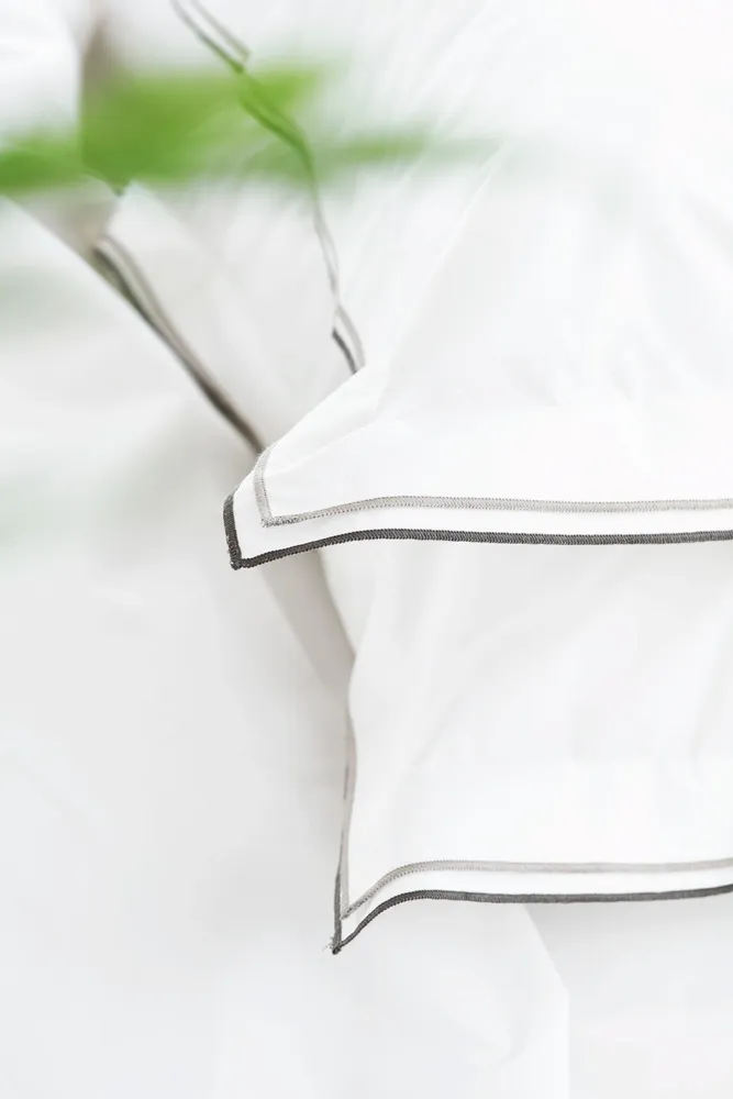 Linge de lit - Parure de lit unie en percale de coton, ASTOR - DESIGNERS GUILD