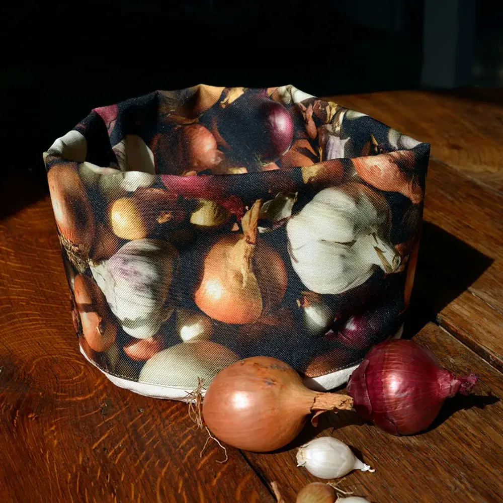Homewear textile - Corbeille en tissu imprimé Oignons - MARON BOUILLIE