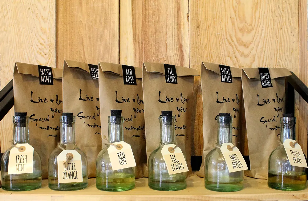 Diffuseurs de parfums - Bougie en verre recyclé de style vintage et diffuseurs à roseaux - WAX DESIGN - BARCELONA