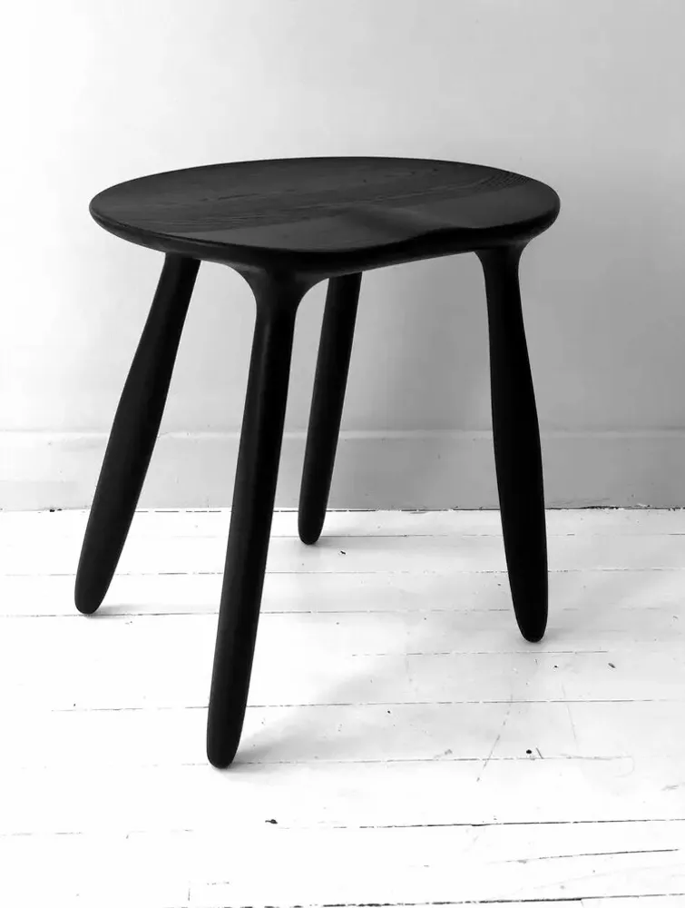 Tabourets pour collectivités - Tabouret Daiku frêne teinté par Victoria Magniant - VICTORIA MAGNIANT POUR GALERIE V