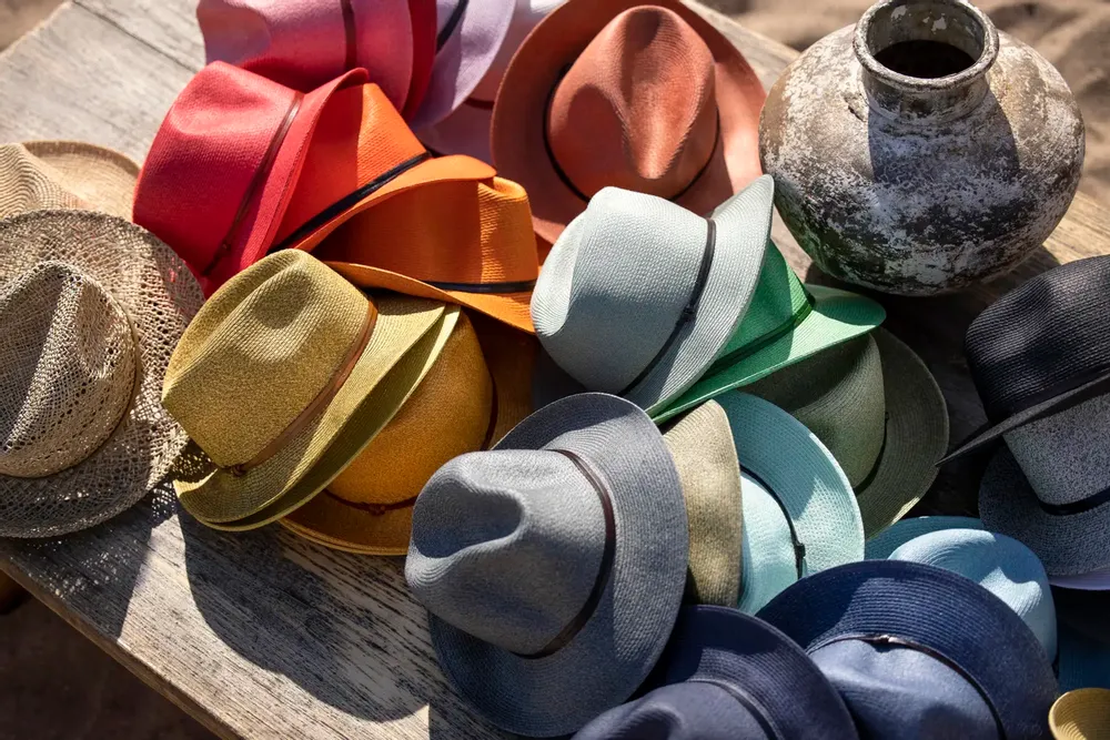 Hats - PLAITED PAPER HAT leather strop - TRAVAUX EN COURS...