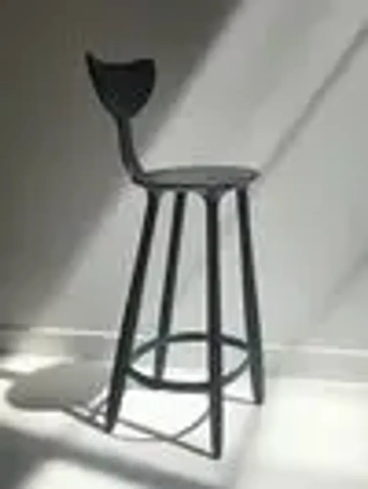 Meubles de cuisines  - Chaise de Bar Daiku en Frêne teinté par Victoria Magniant  - VICTORIA MAGNIANT POUR GALERIE V