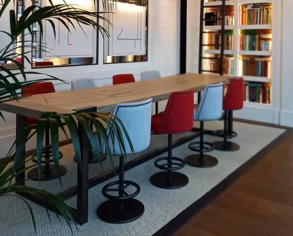 Stools for hospitalities & contracts - Bono Stool - Crearte| Stool - CREARTE COLLECTIONS