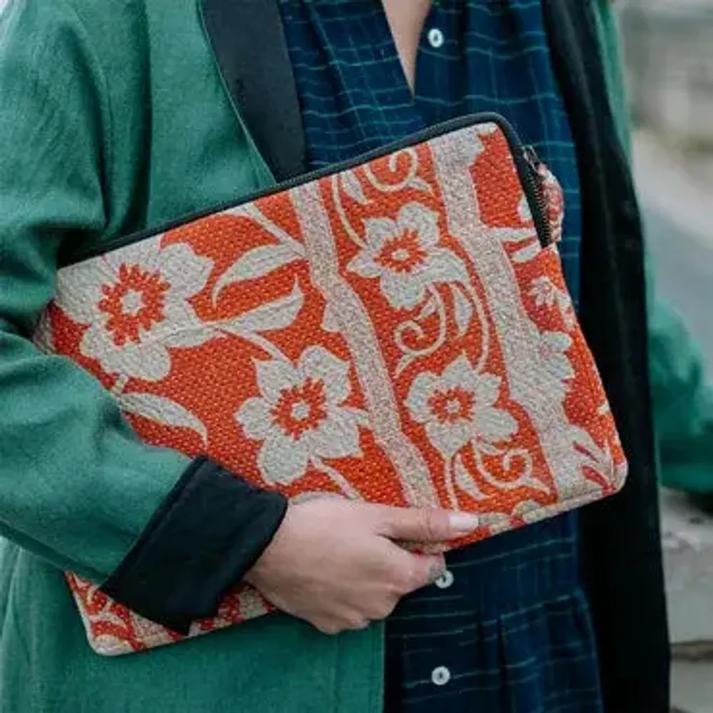 Pochettes - POCHETTE ORDINATEUR KANTHA VINTAGE - CURIOSITY LAB