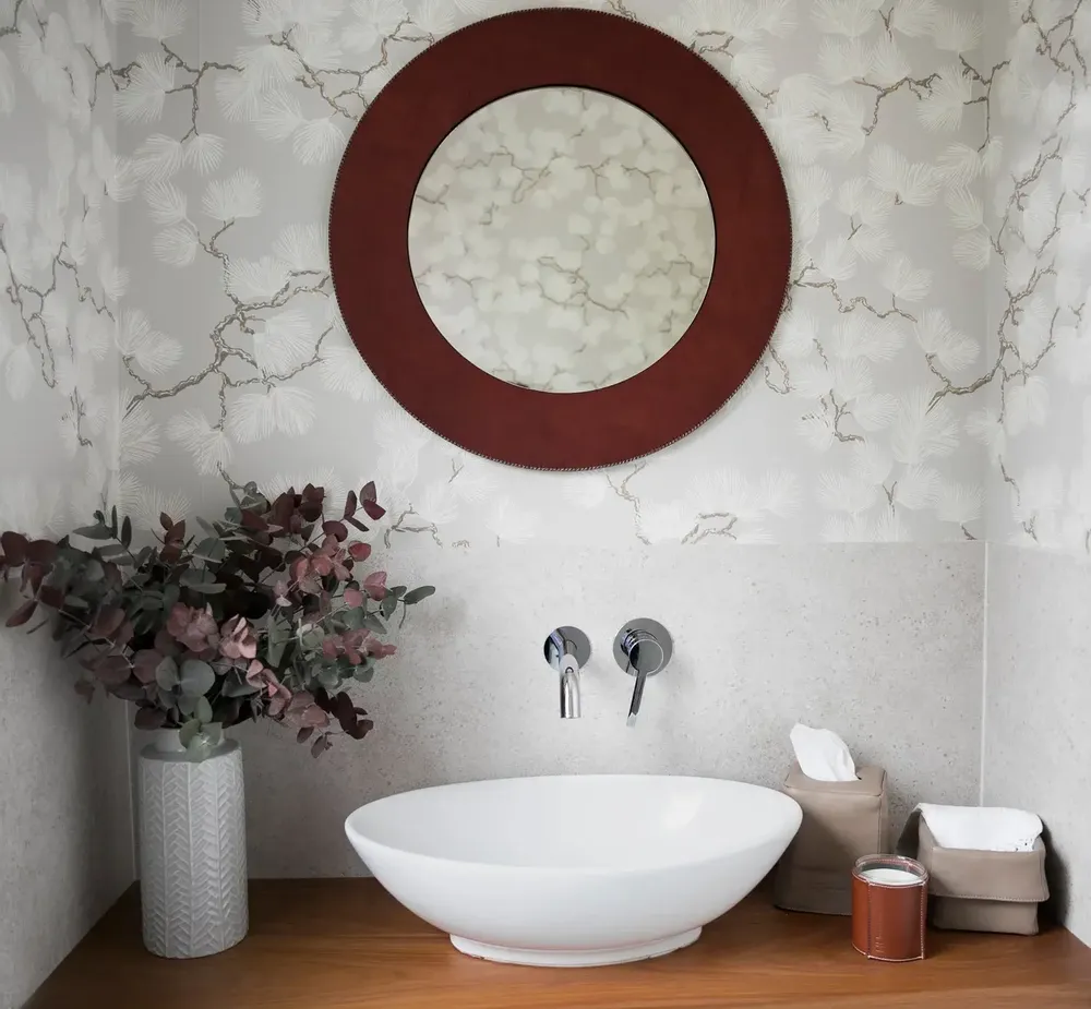 Mirrors - Large round mirror in leather - SOL & LUNA