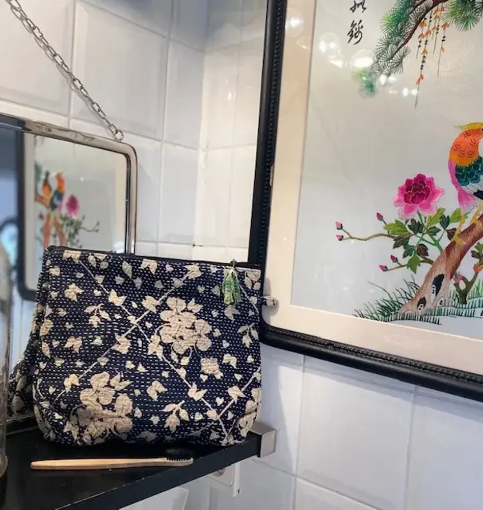 Accessoires de voyage - TROUSSE DE TOILETTE rectangle en KANTHA - CURIOSITY LAB