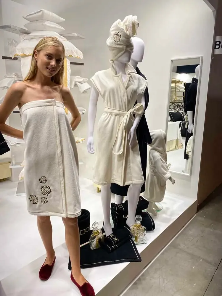 Autres linges de bain - Serviettes de sauna Mod. Rose Ricamate - MAISON CLAIRE