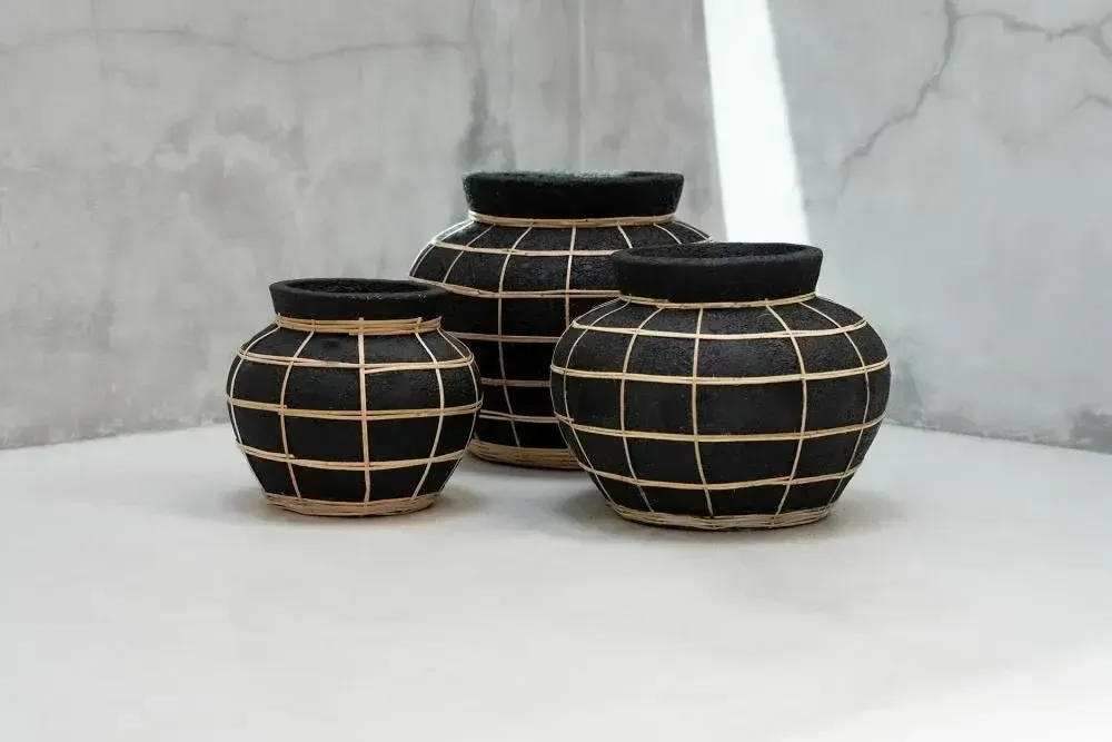 Vases - Le Vase Belly - Noir Naturel - M - BAZAR BIZAR LIVING