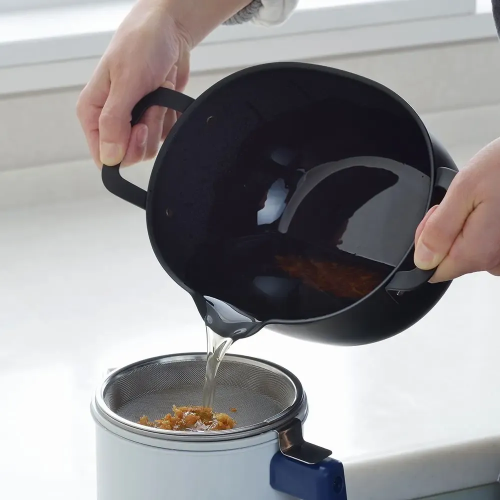 Saucepans  - Japanese black steel frying pot with a spout - Aikata/YOSHIKAWA collection - ABINGPLUS