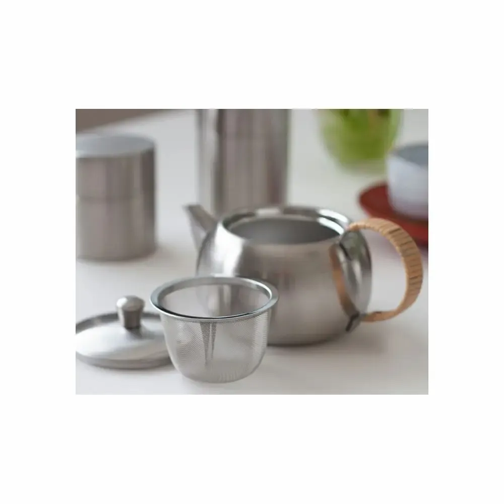 Accessoires thé et café - Théière avec un manche en rotin sur le côté, équipé d’un filtre à l’intérieur en acier inoxydable / YOSHIKAWA - ABINGPLUS