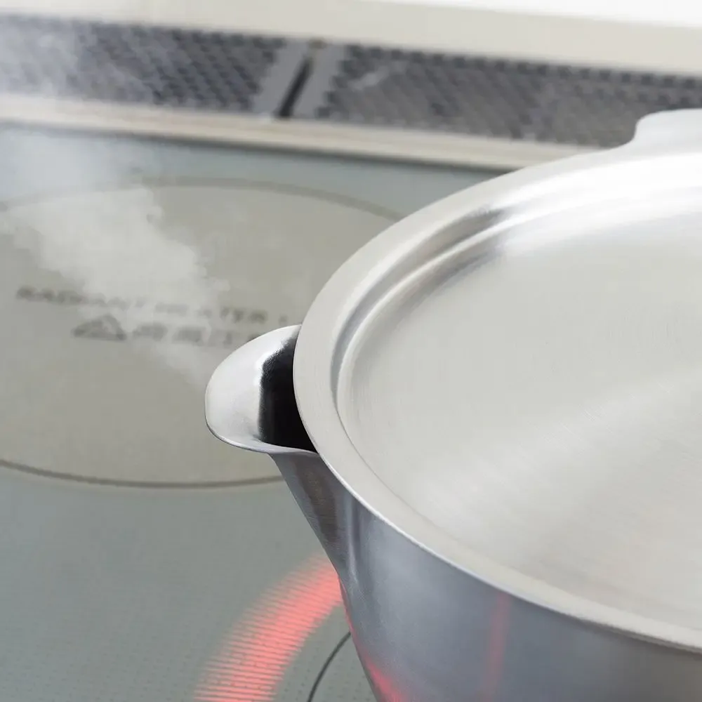 Casseroles - Casserole de 20 cm, en acier inoxydable, avec deux becs verseurs - collection Aikata / YOSHIKAWA - ABINGPLUS