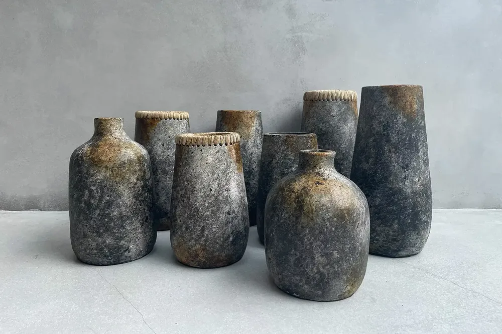 Vases - The Sneaky Vase - Antique Grey - M - BAZAR BIZAR LIVING