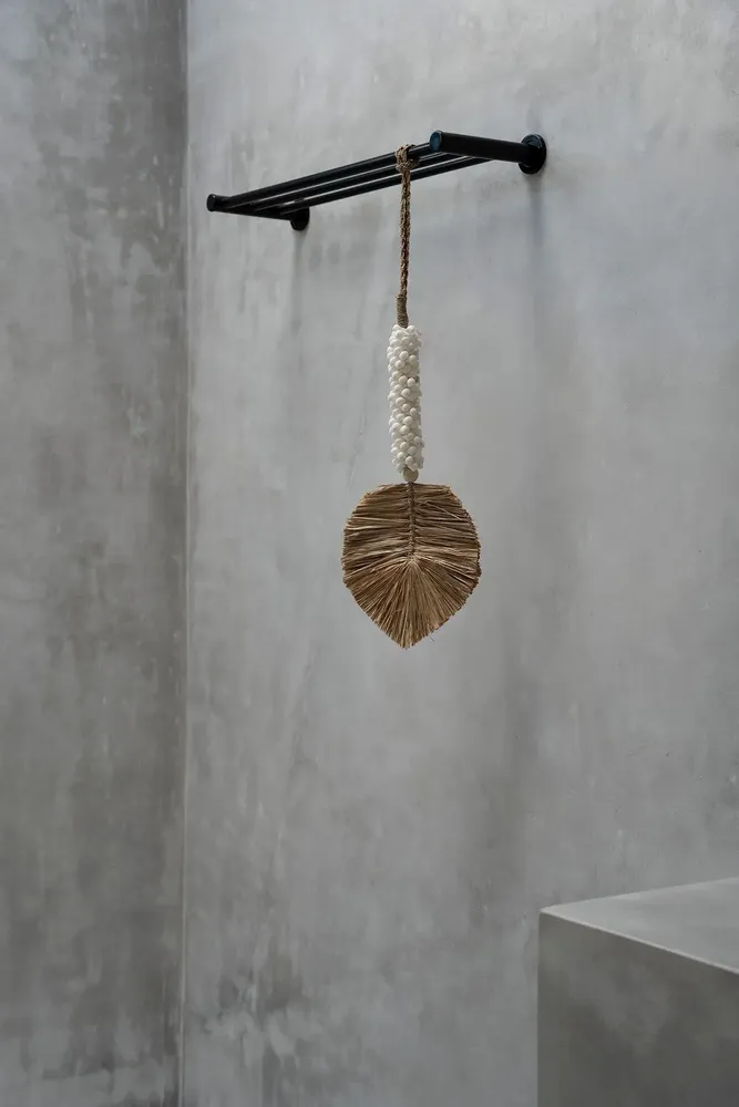 Decorative objects - The Raffia Shell Tassel - White Natural - BAZAR BIZAR LIVING