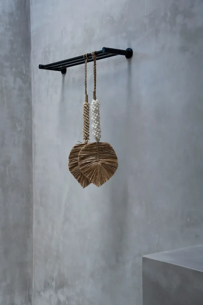 Decorative objects - The Raffia Shell Tassel - White Natural - BAZAR BIZAR LIVING