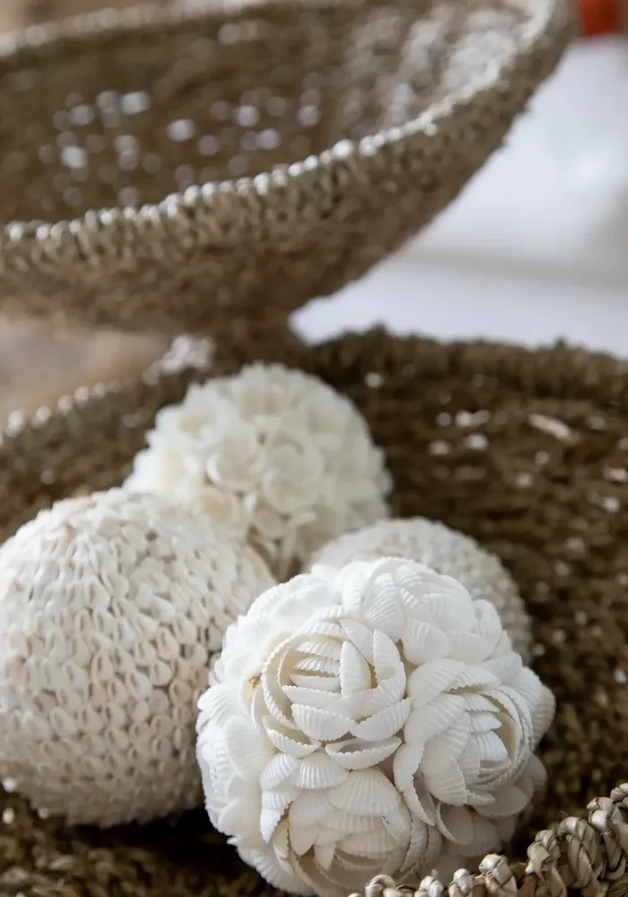 Decorative objects - The Rose Shell Ball - White - L - BAZAR BIZAR LIVING