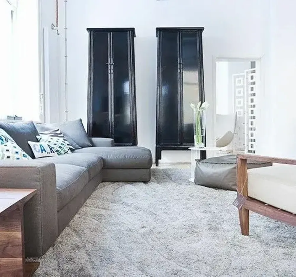 Wardrobe - Large lacquered cabinet - PAGODA INTERNATIONAL