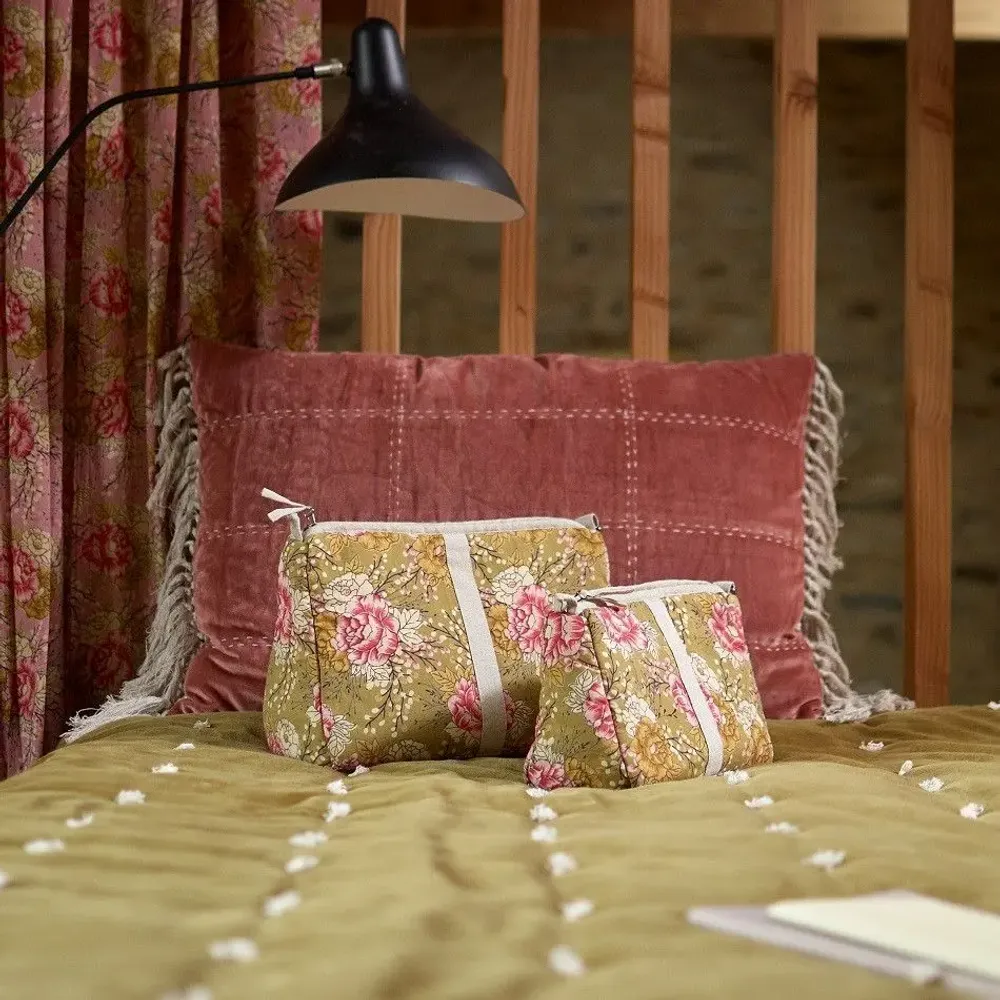 Coussins textile - BLOOM Trousse de toilette XL 34x22x15 cm OLIVE - EN FIL D'INDIENNE...