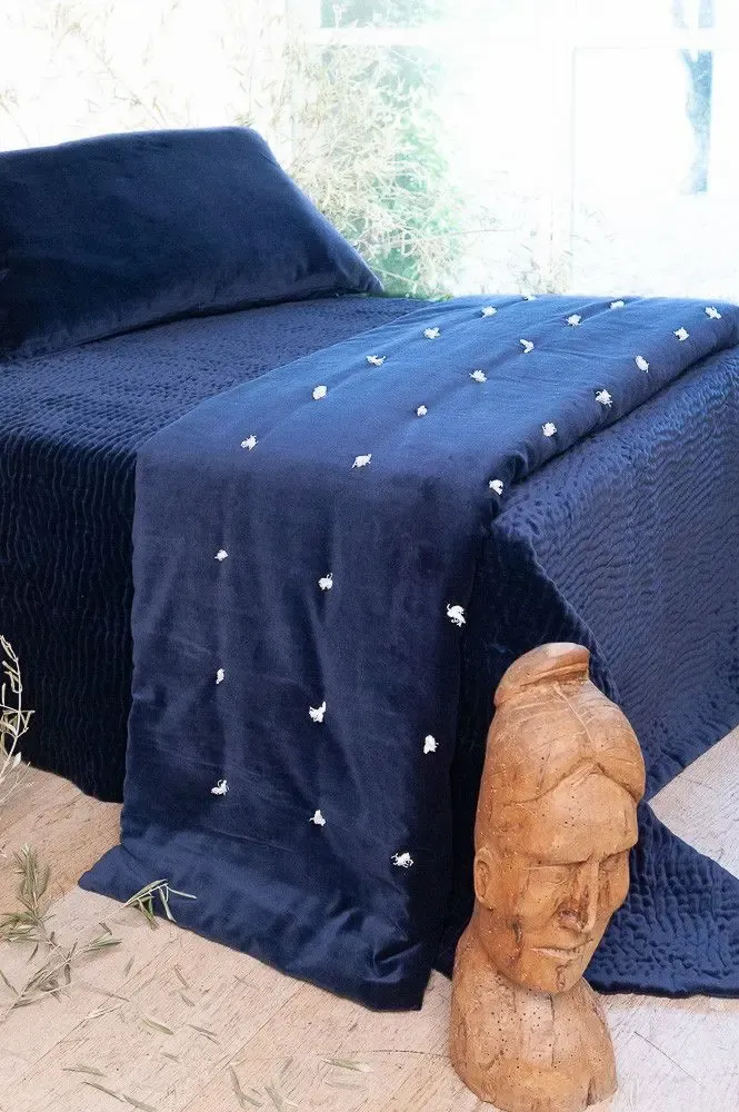 Linge de lit - LYRIC Bout de lit 90x200 cm LYRIC MARINE - EN FIL D'INDIENNE...