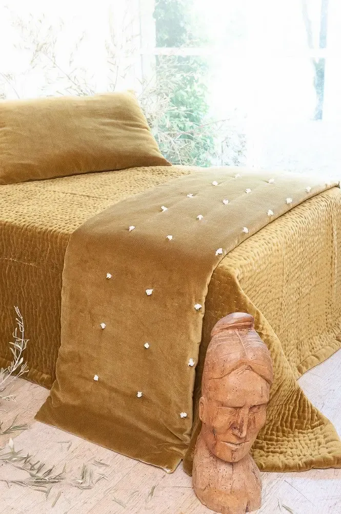 Linge de lit - LYRIC Bout de lit 90x200 cm LYRIC OLIVE - EN FIL D'INDIENNE...