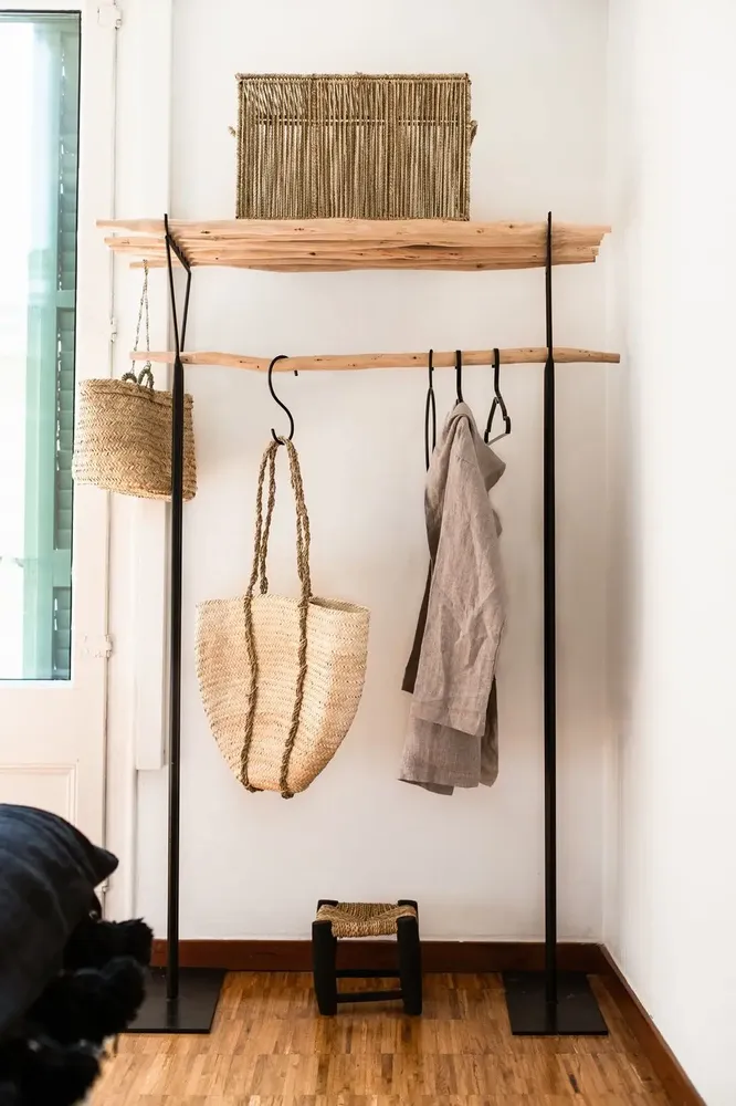 Dressings - PORTANT EN ACIER ET BOIS D'EUCALYPTUS AVEC ETAGERE - COSYDAR-DECO