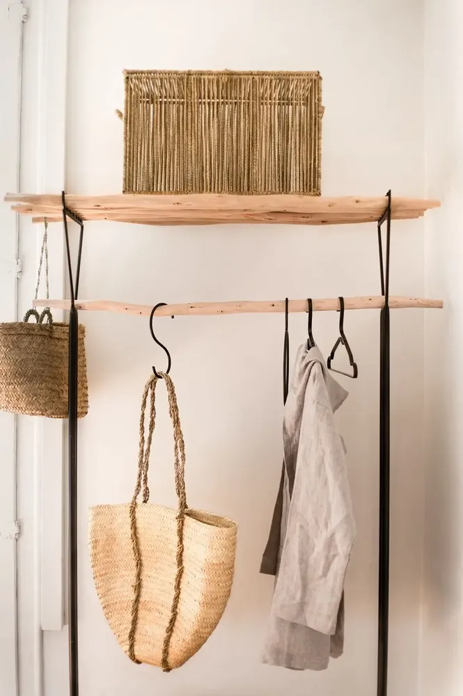 Dressings - PORTANT EN ACIER ET BOIS D'EUCALYPTUS AVEC ETAGERE - COSYDAR-DECO