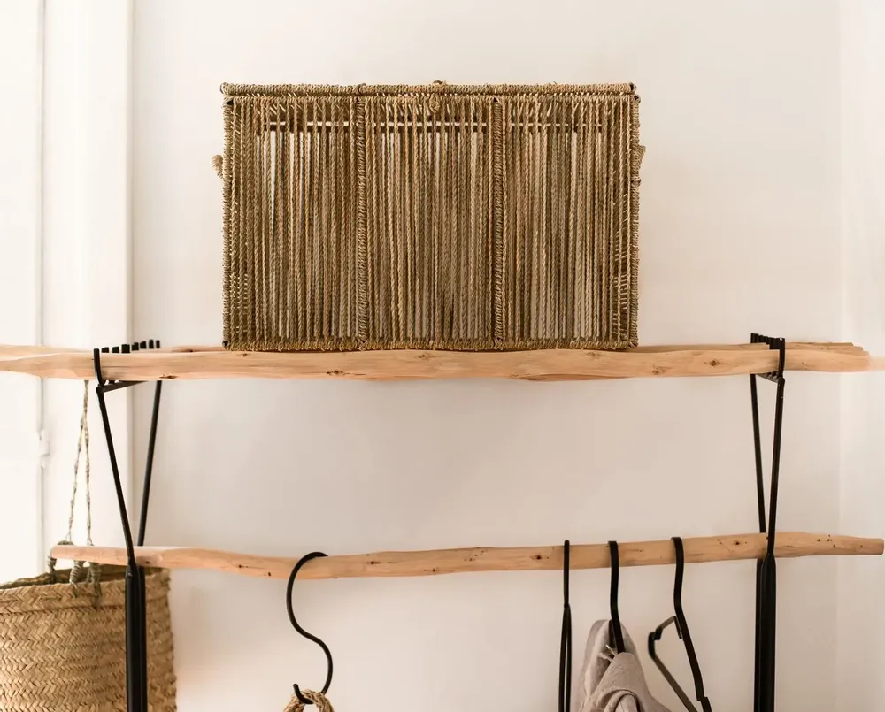 Dressings - PORTANT EN ACIER ET BOIS D'EUCALYPTUS AVEC ETAGERE - COSYDAR-DECO