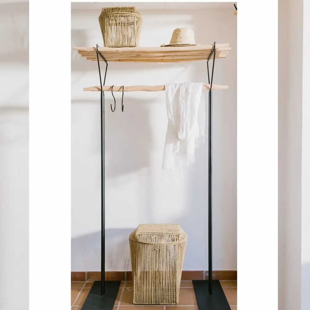 Dressings - PORTANT EN ACIER ET BOIS D'EUCALYPTUS AVEC ETAGERE - COSYDAR-DECO