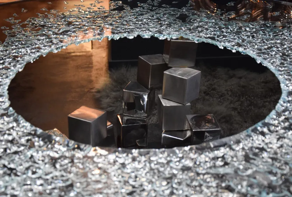 Art glass - WhyNot! table, glass, stainless steel - NARCIS