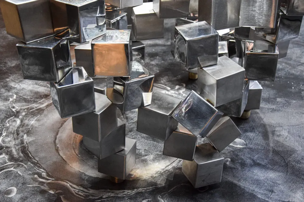 Art glass - WhyNot! table, glass, stainless steel - NARCIS