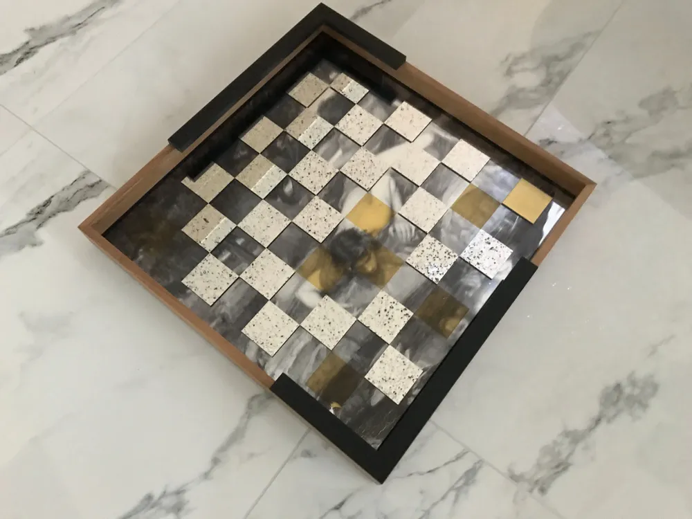 Caskets and boxes - Glass and wooden chessboard, chess game - NARCIS