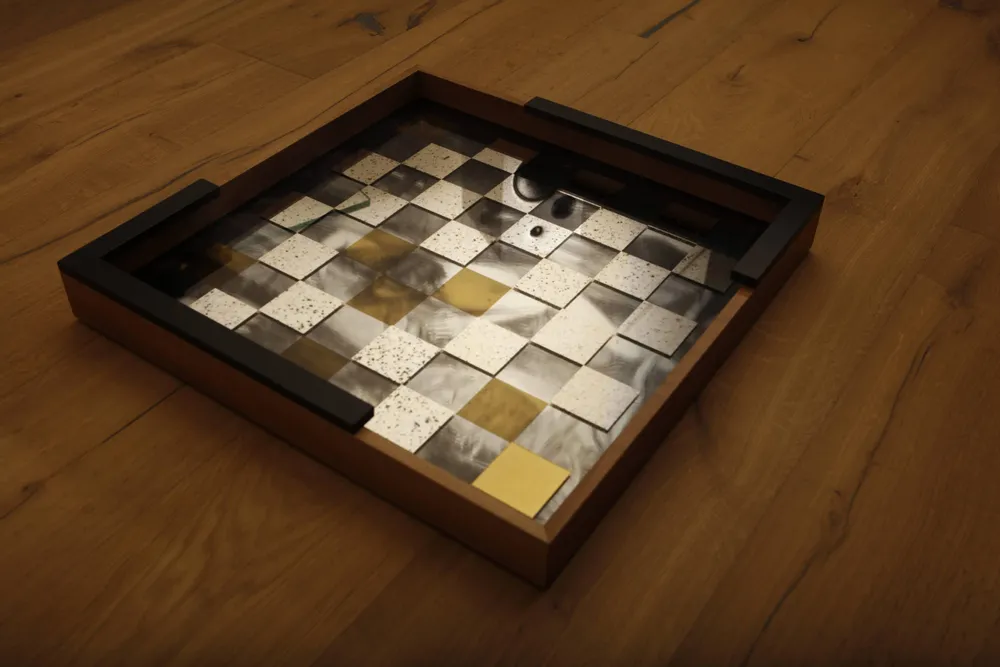 Caskets and boxes - Glass and wooden chessboard, chess game - NARCIS