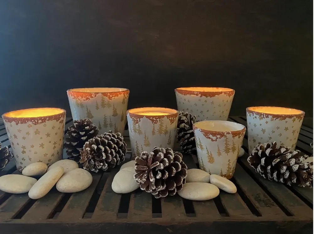 Bougies - Bougie parfumée en céramique sapin de Noël taille S - WAX DESIGN - BARCELONA