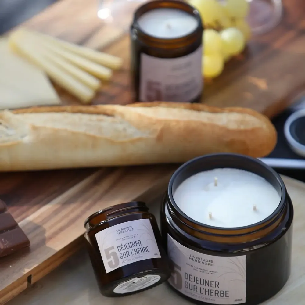 Objets de décoration - Bougie No. 5 : 400g - DEJEUNER SUR L'HERBE - Herbes coupées - LA BOUGIE HERBIVORE