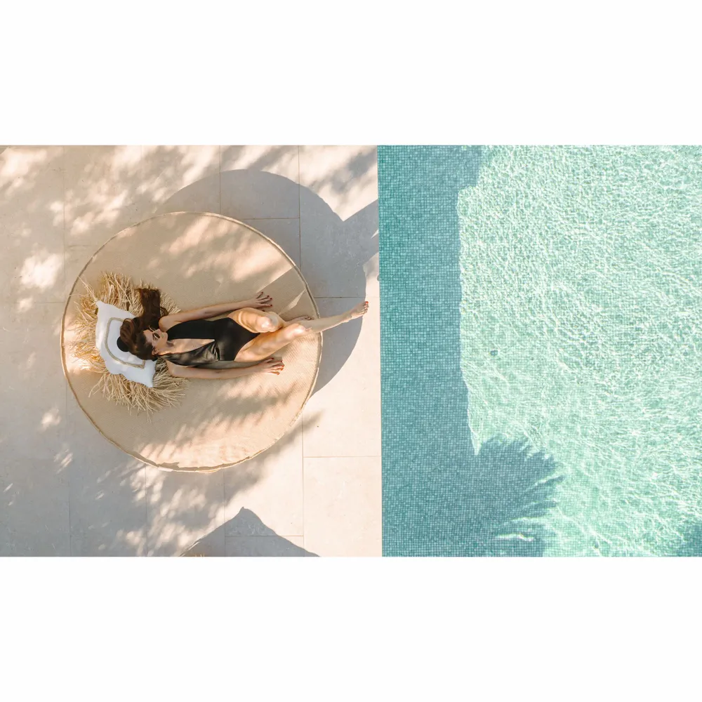 Equipements espace extérieur - Lit bain de soleil extérieur en mousse rond effet raphia - MX HOME