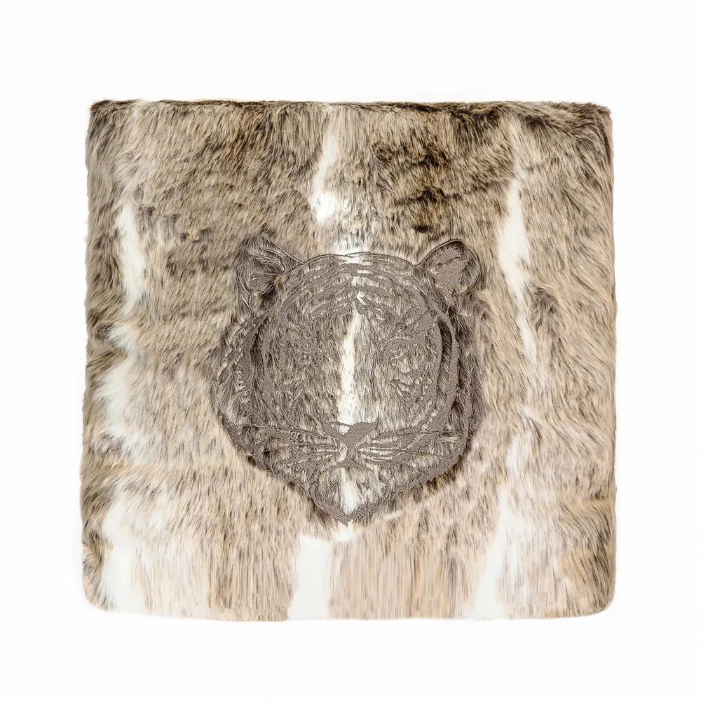 Accessoires de déco extérieure - Coussin brodé en fausse fourrure marron clair - MX HOME