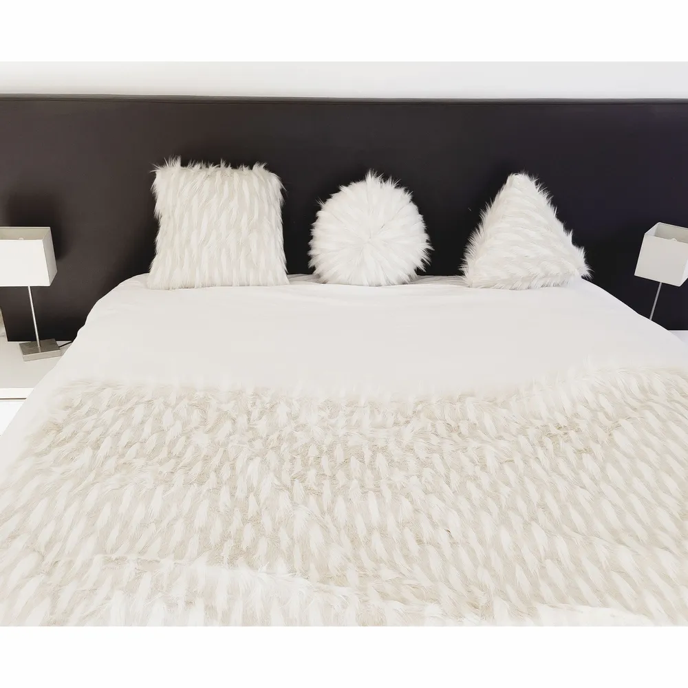 Accessoires de déco extérieure - Coussin en fausse fourrure blanche fluffy - MX HOME