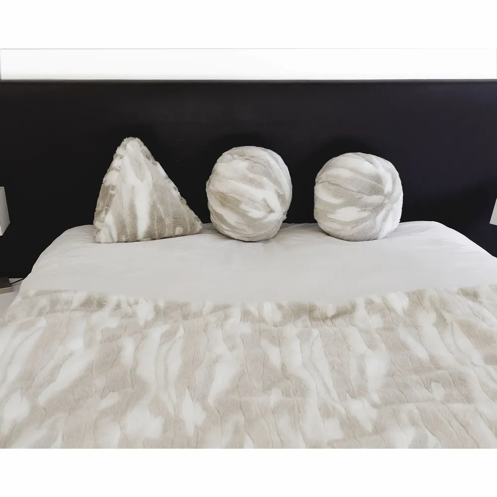 Accessoires de déco extérieure - Coussin balle en fausse fourrure beige et blanche - MX HOME