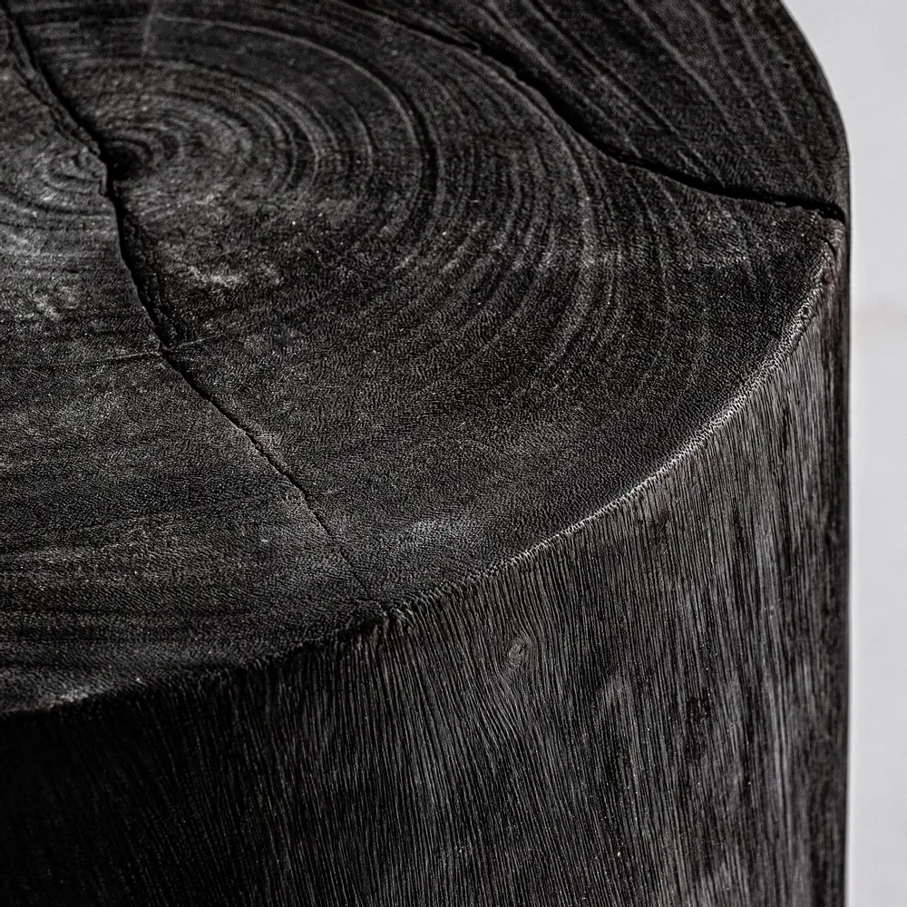 Autres tables  - Table basse en bois de suar carbonisé noir vieilli en 50x50x50 cm - VICAL