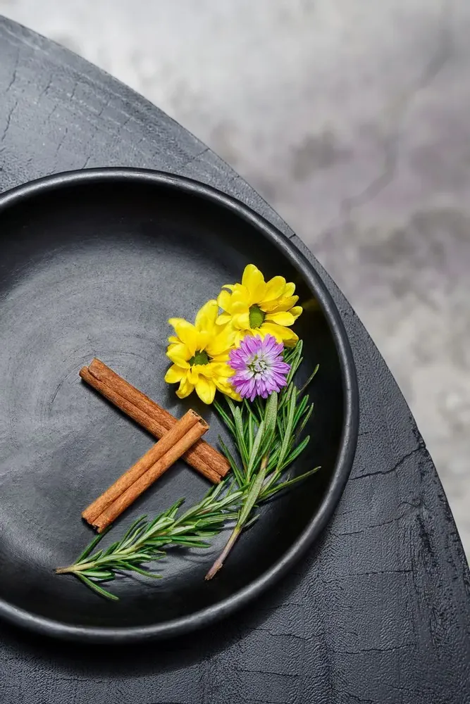 Platter and bowls - The Burned Classic Plate - Black - S - BAZAR BIZAR LIVING