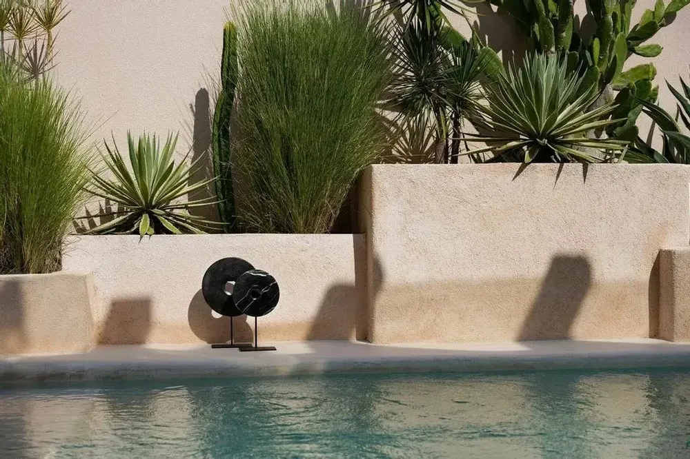 Decorative objects - The Marble Disc on Stand - Black - L - BAZAR BIZAR LIVING