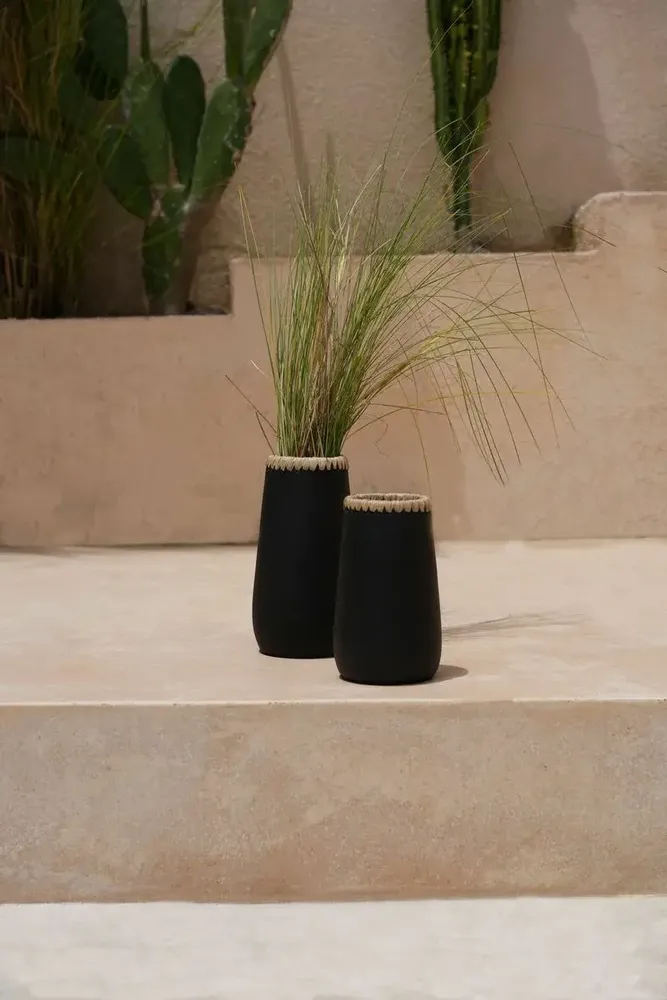 Vases - Le Vase Sneaky - Noir Naturel - S - BAZAR BIZAR LIVING
