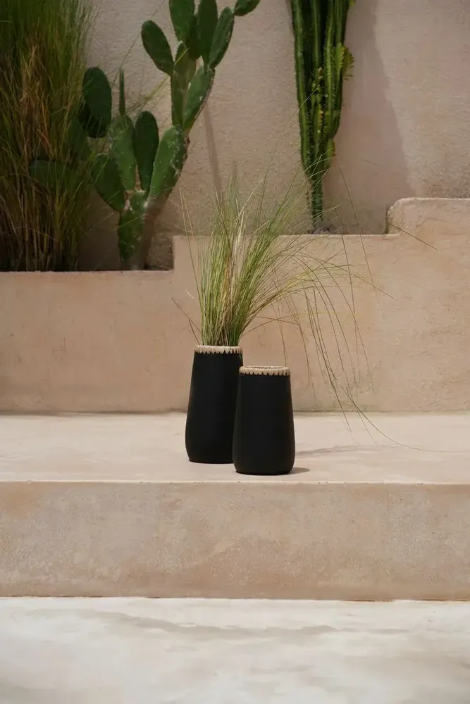 Vases - The Sneaky Vase - Black Natural - M - BAZAR BIZAR LIVING