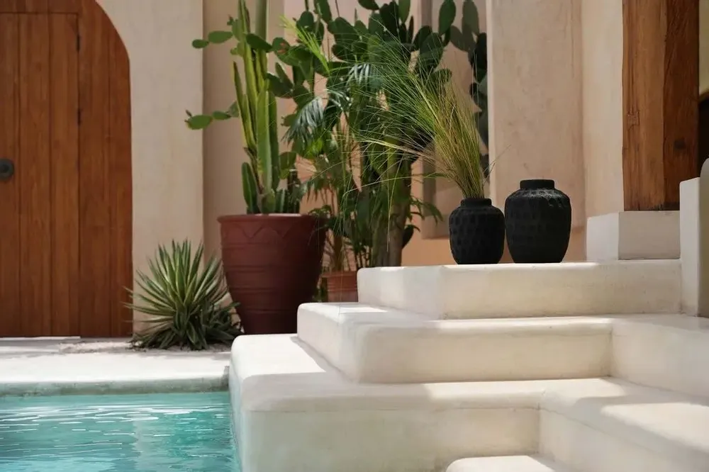 Vases - The Peaky Vase - Black - L - BAZAR BIZAR LIVING