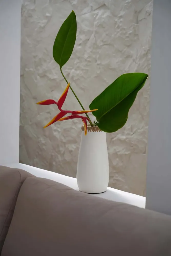 Vases - Le Vase Sneaky - Blanc Naturel - M - BAZAR BIZAR LIVING