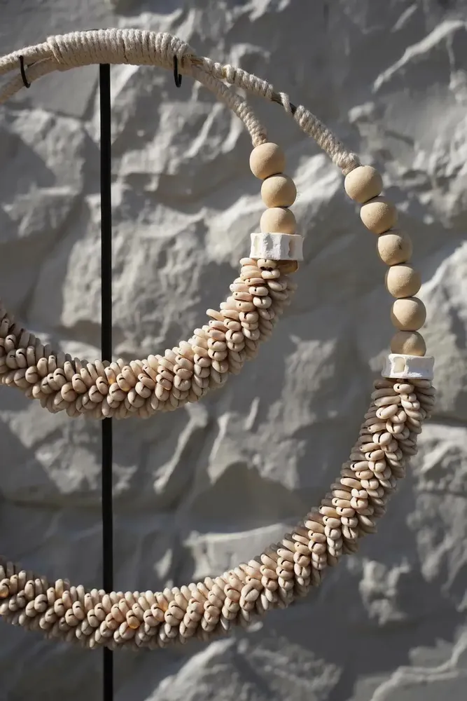 Decorative objects - The Double Shell Necklace On Stand - Natural - BAZAR BIZAR LIVING