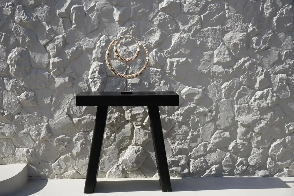 Decorative objects - The Double Shell Necklace On Stand - Natural - BAZAR BIZAR LIVING
