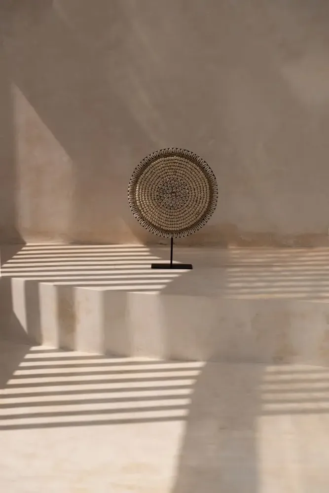 Decorative objects - The Shell Martinique on Stand - Natural White - BAZAR BIZAR LIVING